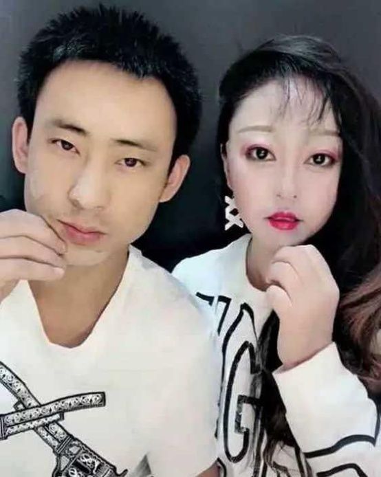 相差17歲姊弟戀爆紅!凍齡女友被讚翻 應粉絲要求「螢幕前大方卸妝」網看呆:化妝很重要