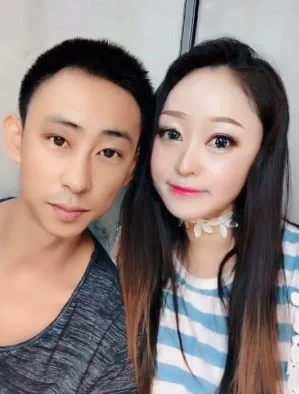 相差17歲姊弟戀爆紅!凍齡女友被讚翻 應粉絲要求「螢幕前大方卸妝」網看呆:化妝很重要