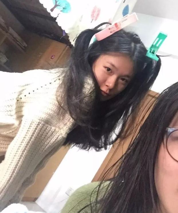 相差17歲姊弟戀爆紅!凍齡女友被讚翻 應粉絲要求「螢幕前大方卸妝」網看呆:化妝很重要