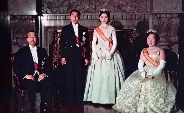 豪門飯不好端！婆婆刁難「為愛60年無自由」   平民皇后熬出頭「拒絕與天皇合葬」：相守一生足矣