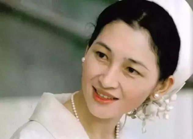 豪門飯不好端！婆婆刁難「為愛60年無自由」   平民皇后熬出頭「拒絕與天皇合葬」：相守一生足矣