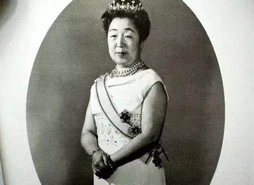 豪門飯不好端！婆婆刁難「為愛60年無自由」   平民皇后熬出頭「拒絕與天皇合葬」：相守一生足矣