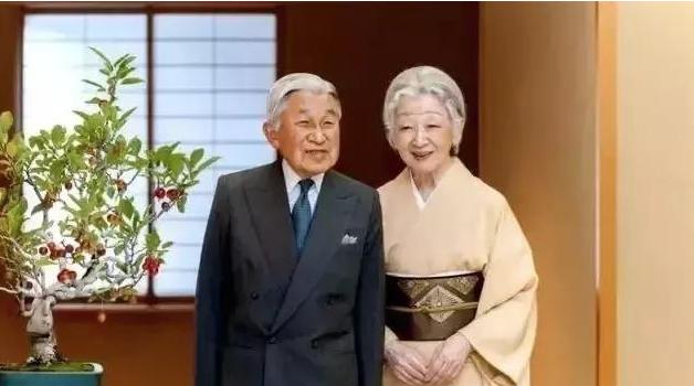 豪門飯不好端！婆婆刁難「為愛60年無自由」   平民皇后熬出頭「拒絕與天皇合葬」：相守一生足矣