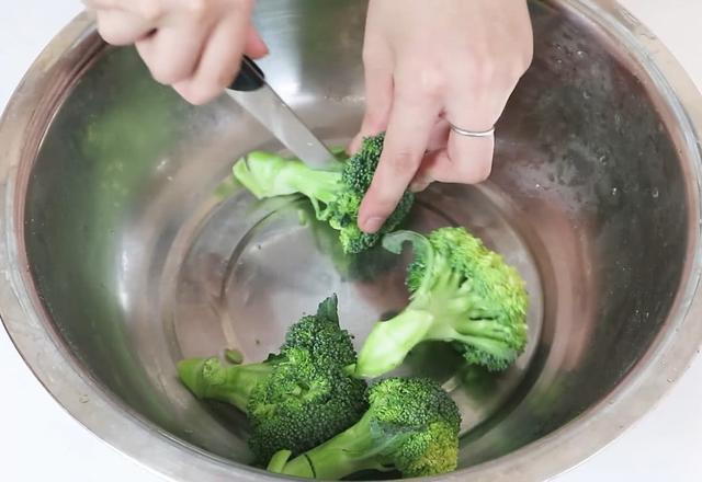 花椰菜洗不乾淨？教你一個小竅門「髒東西自己跑出來」吃起來健康又美味