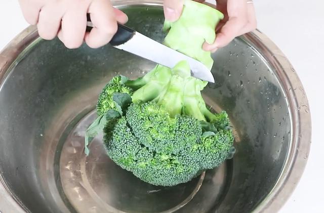 花椰菜洗不乾淨？教你一個小竅門「髒東西自己跑出來」吃起來健康又美味