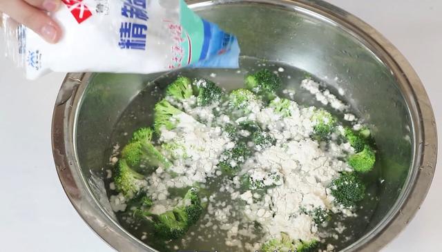 花椰菜洗不乾淨？教你一個小竅門「髒東西自己跑出來」吃起來健康又美味