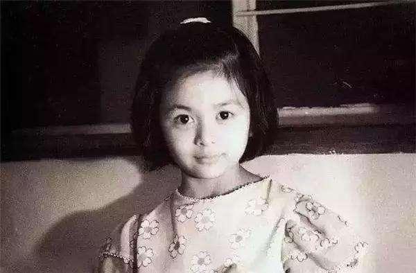 關之琳的美出自基因！ 爸爸是「顏值超高演員」 與妻被譽為金童玉女卻離婚收場：他不是好父親