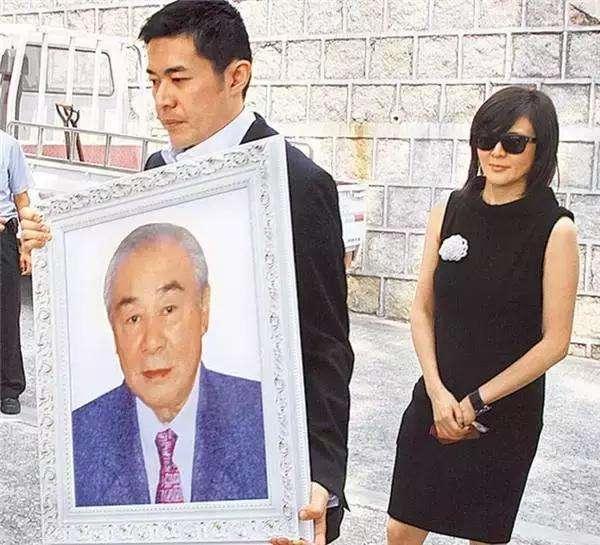 關之琳的美出自基因！ 爸爸是「顏值超高演員」 與妻被譽為金童玉女卻離婚收場：他不是好父親