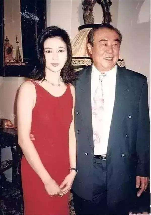 關之琳的美出自基因！ 爸爸是「顏值超高演員」 與妻被譽為金童玉女卻離婚收場：他不是好父親