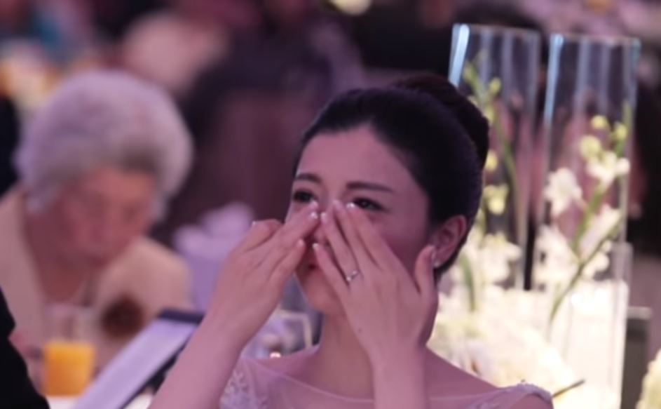 「他又不是我男朋友」神模仿妹妹口吻 新娘哥哥收起笑臉「最真摯婚禮致詞」惹哭所有人!