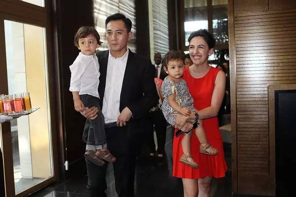 金馬獎影帝劉燁的「法國妻子」背景不簡單　「混血兒女」萌到搶過老爸鋒頭！