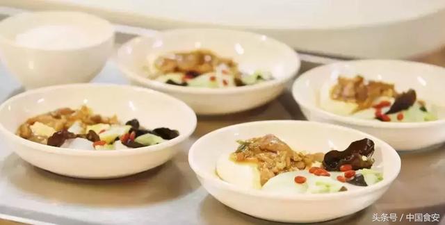 李嘉誠花1000萬吃剩菜剩飯? 原因曝光網友暖哭!香港奇蹟背後是150萬人的生存寄託