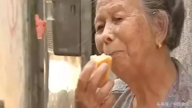 李嘉誠花1000萬吃剩菜剩飯? 原因曝光網友暖哭!香港奇蹟背後是150萬人的生存寄託