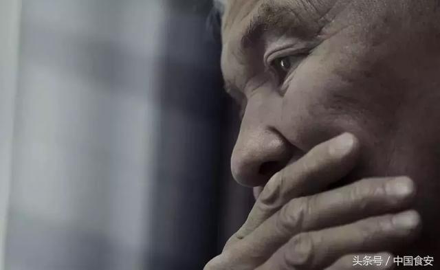 李嘉誠花1000萬吃剩菜剩飯? 原因曝光網友暖哭!香港奇蹟背後是150萬人的生存寄託