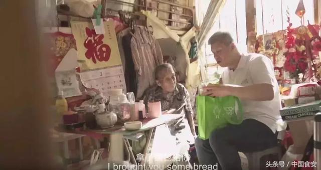 李嘉誠花1000萬吃剩菜剩飯? 原因曝光網友暖哭!香港奇蹟背後是150萬人的生存寄託