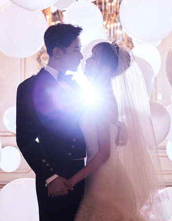 唐嫣絕美婚紗「開滿1206朵玫瑰」就是要當公主❤ 大秀美背「浪漫小心機」太幸福啦