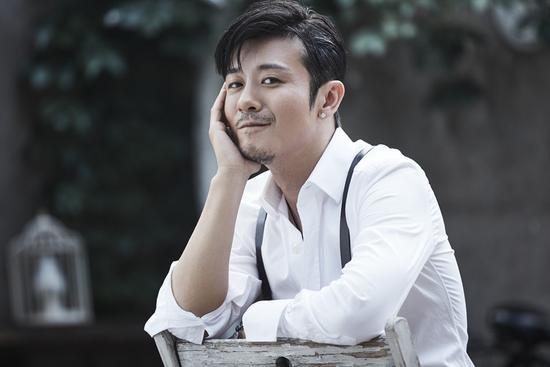 他是藏身娛樂圈的豪門貴公子！不靠背景「零炒作自己闖」  靠精湛演技讓大家認識他