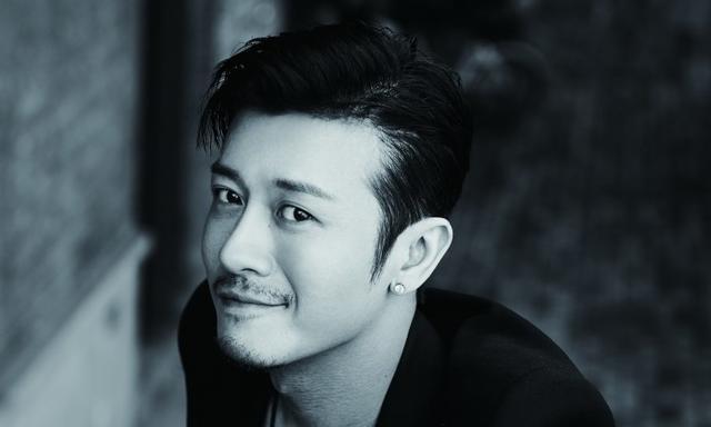 他是藏身娛樂圈的豪門貴公子！不靠背景「零炒作自己闖」  靠精湛演技讓大家認識他