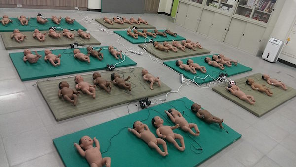 半夜罵罵號!電子嬰兒「一晚餵奶4次」高中生大崩潰 感慨質疑「父母怎麼能照顧我16年」!