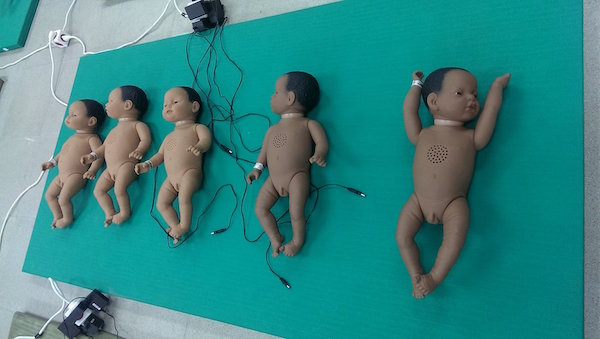 半夜罵罵號!電子嬰兒「一晚餵奶4次」高中生大崩潰 感慨質疑「父母怎麼能照顧我16年」!