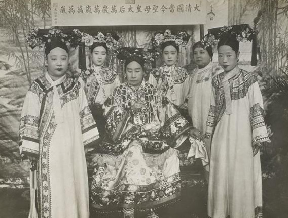 美國人鏡頭下「清朝老照片」，後宮妃子其實底子都不錯，只是沒有電視劇的美