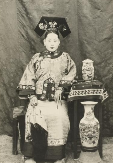 美國人鏡頭下「清朝老照片」，後宮妃子其實底子都不錯，只是沒有電視劇的美