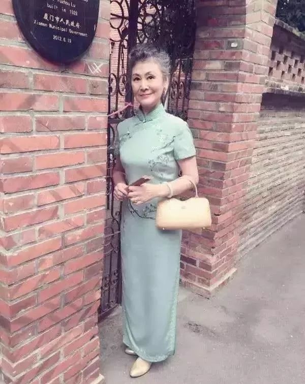 70歲奪選美冠軍！「旗袍奶奶」走向國際伸展台　驚艷世界：老了還是可以照樣美