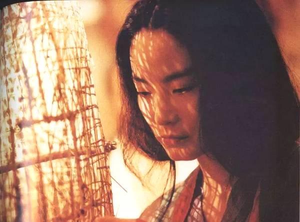 王菲的瀟洒與林青霞的傻,一首《滾滾紅塵》道盡74年演藝圈愛恨史