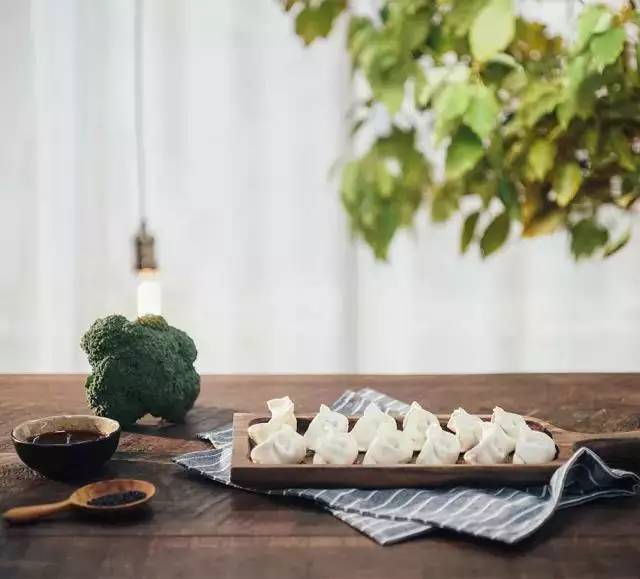 懶人餐就靠它！教你做簡單美味「電飯鍋煎餃」　不會煮飯也能輕鬆學會～