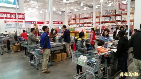 硬著頭皮賣！好市多烤雞「每年虧損8億」堅持不漲價　專家點出「救了整間賣場」非賣不可