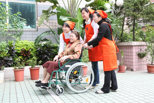 大陸流傳著「台灣快不行了」的謠言!一位中國總裁來到台灣「跑一趟醫院後」扭轉所有人印象