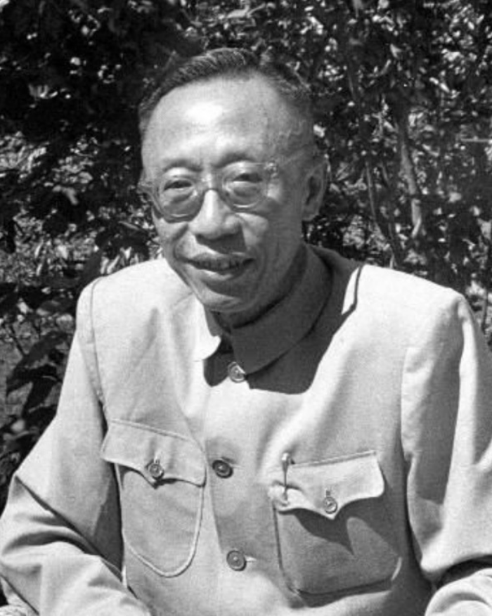 末代皇帝「溥儀」一生波折...晚年回宮爬上大殿座椅 手一勾摸到「童年最心愛玩具」哀嘆:物是人非!