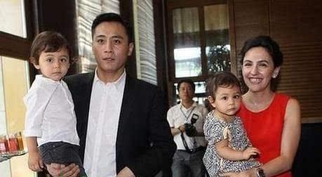 一輩子不離不棄!妻子生病「他放棄正在高峰期的事業」 全心伴她一顧就是3年