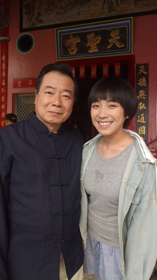 上面有阿公！廖峻分享小孫女「抱緊沙茶醬」萌照　網友一看有亮點：快給代言費  