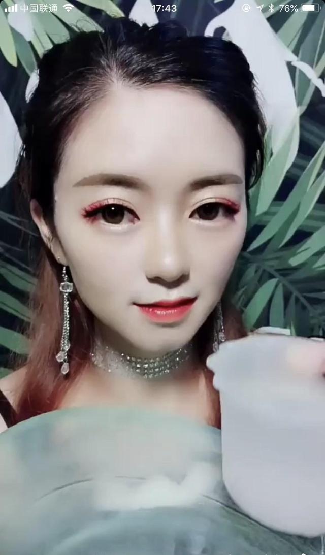 網紅濃妝上鏡「澆水都不怕」!卸妝後露出真容 網友:分明是重新「捏」了一張臉