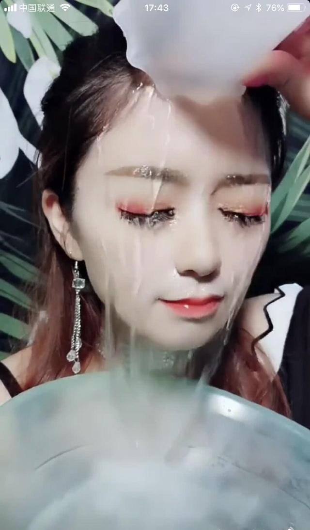 網紅濃妝上鏡「澆水都不怕」!卸妝後露出真容 網友:分明是重新「捏」了一張臉