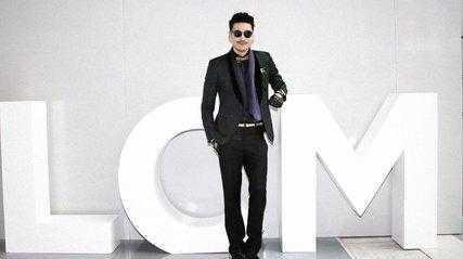 還記得《澀女郎》裡的胡兵?曾拿下模特兒大賽冠軍 如今47歲「凍齡容顏」曝光惹人羨!