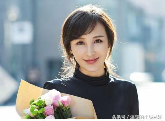 19歲一出道就住地下室！25歲結婚連生三胎  導演老公為44歲的她「量身訂做一部劇」