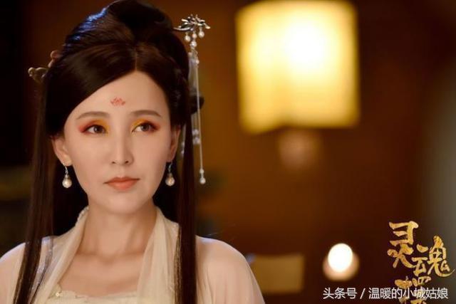 19歲一出道就住地下室！25歲結婚連生三胎  導演老公為44歲的她「量身訂做一部劇」