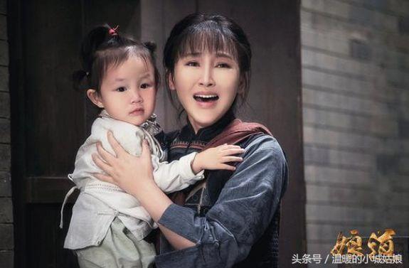 19歲一出道就住地下室！25歲結婚連生三胎  導演老公為44歲的她「量身訂做一部劇」