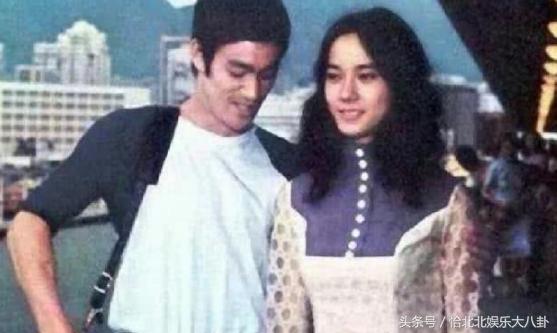為李小龍一生不嫁！她20歲「演俠女驚艷香港」  如今68歲氣質超然讓網友大讚：真性情