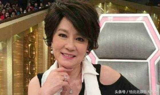 為李小龍一生不嫁！她20歲「演俠女驚艷香港」  如今68歲氣質超然讓網友大讚：真性情