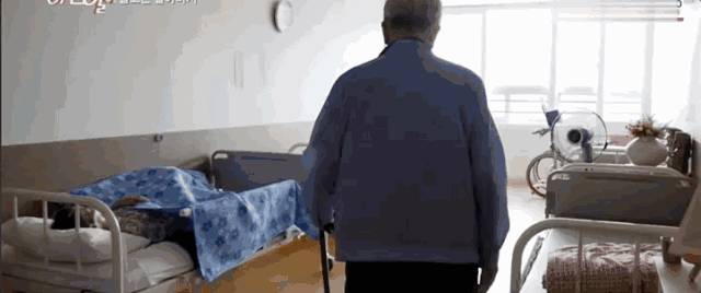 哭到不能自己!老婆失憶10年兩個兒子都出事 87歲的他已經「苦了24年」:光是活著已拼盡全力