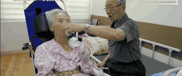 哭到不能自己!老婆失憶10年兩個兒子都出事 87歲的他已經「苦了24年」:光是活著已拼盡全力