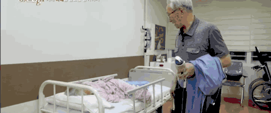 哭到不能自己!老婆失憶10年兩個兒子都出事 87歲的他已經「苦了24年」:光是活著已拼盡全力