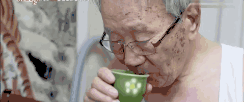 哭到不能自己!老婆失憶10年兩個兒子都出事 87歲的他已經「苦了24年」:光是活著已拼盡全力