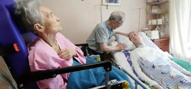 哭到不能自己!老婆失憶10年兩個兒子都出事 87歲的他已經「苦了24年」:光是活著已拼盡全力