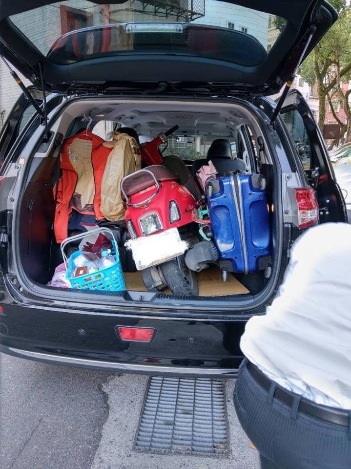 最強老爸是他！ 為前世情人搬家 「機車塞進車廂」超狂作法網友跪：他真的很愛妳