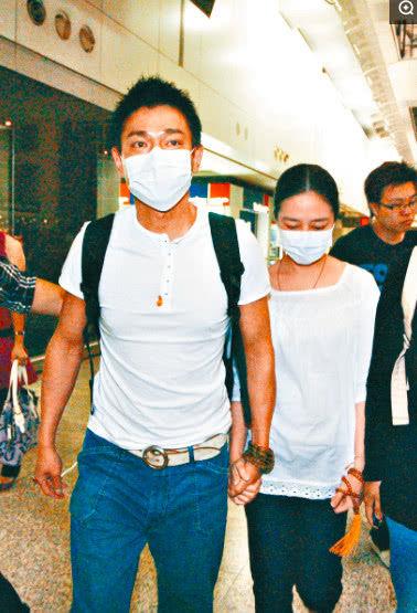 劉德華女兒愛心照曝光！細看大眼超像朱麗倩 「夫妻共擠觀眾席」化身女兒粉絲