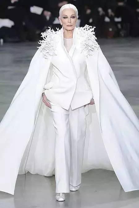 豔壓群芳！87歲超模「一年只花120塊」買保養品　拍攝寫真「身材仍如少女」不老秘訣大曝光　